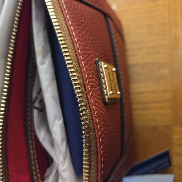 Dooney & Bourke Red Leather Crossbody Bag..discounted Shipping - Picture 3 of 7